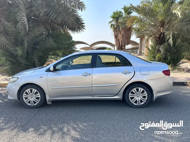تويوتا كورولا 2010 شرط الفحص 1600 سي سي مكيف بارد و لا تحتاج الي اي امور. استهلاكية. استعمال البيت