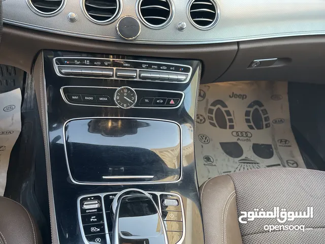 Mercedes-Benz/ E220 مرسيدس