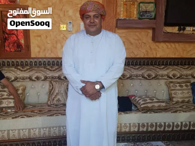 اريد شريك ممول لتكملة الافتتاح مع الشراكة بنصف. الارباح .