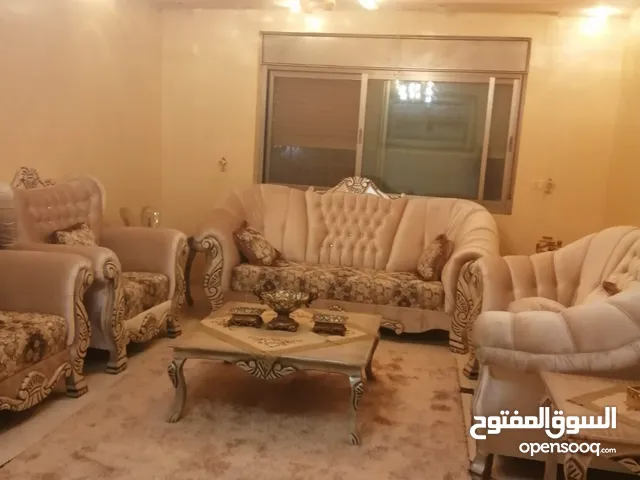 شقه للبيع في منطقه المصايف مساحه 195متر طابق اول
