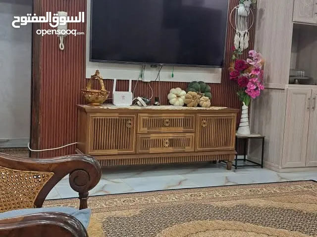 شقة ارضية 290م مشطبة والعفش هدية بسعر مغري جدا . وعند القدس المفتوحة