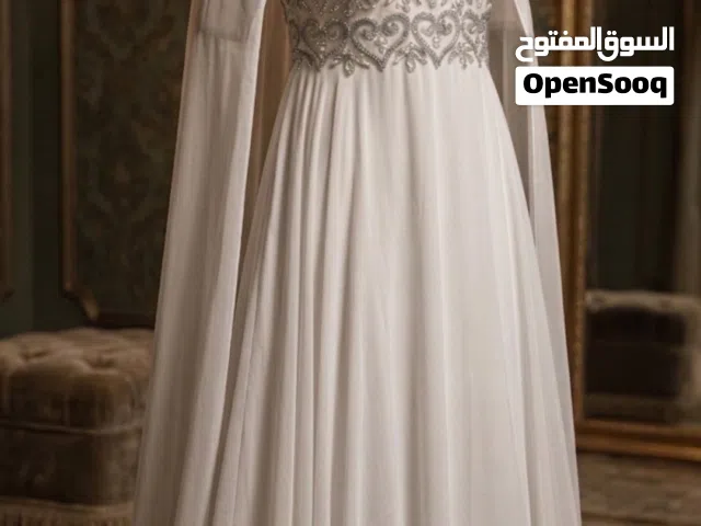 فستان عقدي للبيع نازك ويخبل باللبس لون ابيض يطلعلج اميره نظيف كلش اااااااااااااااااااااااااااااااااا