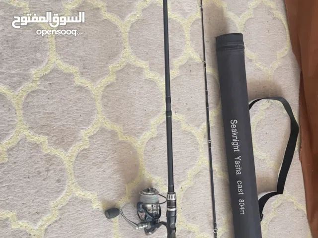 قصبة صيد كاستنج 2 متر ونصف مع بكرة صيد و مع الحافظة و الجراب الخاص بها بحالة ممتازة السعر 14 دينار