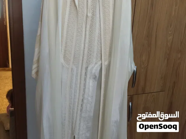 بدلة عيد 3 قطع  خياطة يدوية بالكامل قماش ممتاز ممتاز من محل بن غربية ، و شعرها أقل من السوق بي هلبا