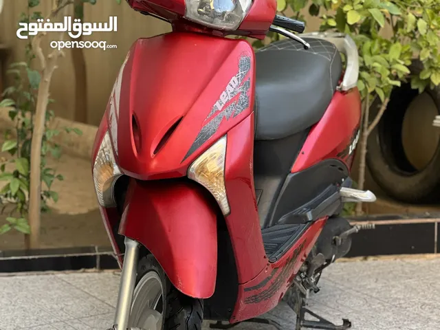 للبيع هوندا ليدي موديل 2020 دراجه نقص باتري هابط واكو صوت لو شوته لو كلجات وحده من ثنين تاخذها مرتب