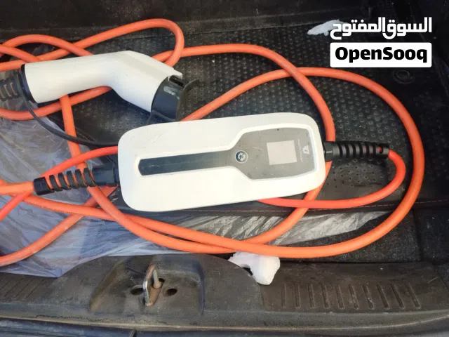 شاحن ألفا للسيارات الكهربائية 16 أمبير للبيع، مكفول 10 سنوات، مستخدم سنة، السعر 120 دينار