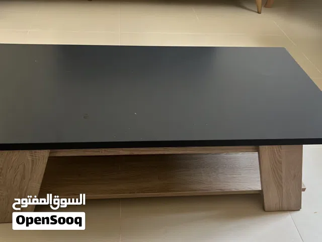 طاولة وسط استعمال نظيف
