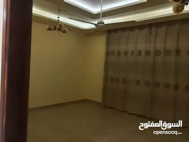 160 m2 4 Bedrooms Townhouse for Sale in Mafraq Other