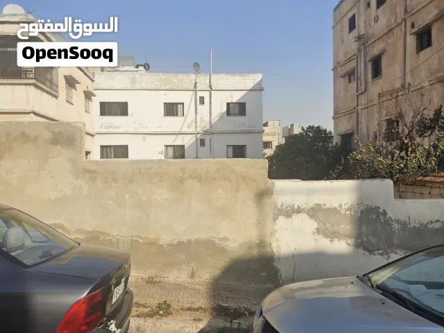 عمارة سكنية للبيع ، هي عبارة عن عمارتين مشتركتين بدرج واحد. العمارة للسكن او الاستثمار