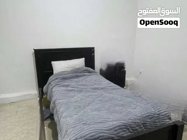 خزانة وتخت وكمدينو للبيع