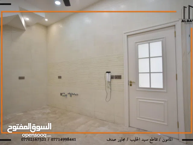 بيت في حي الجامعة قرب مدرسة نور الشمس جبهة 7 و ربع نزال 22 البيت حديث يحتوي4 غرف نوم السعر بي مجال