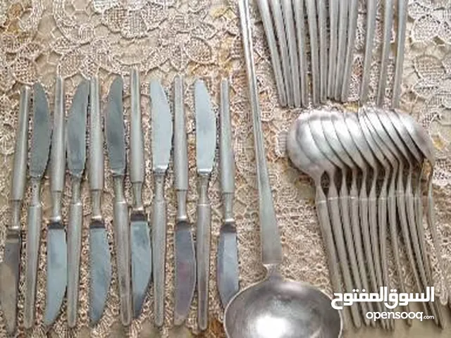 ملاعق و سكاكين و شوكات(فورشيطات) و مغرف