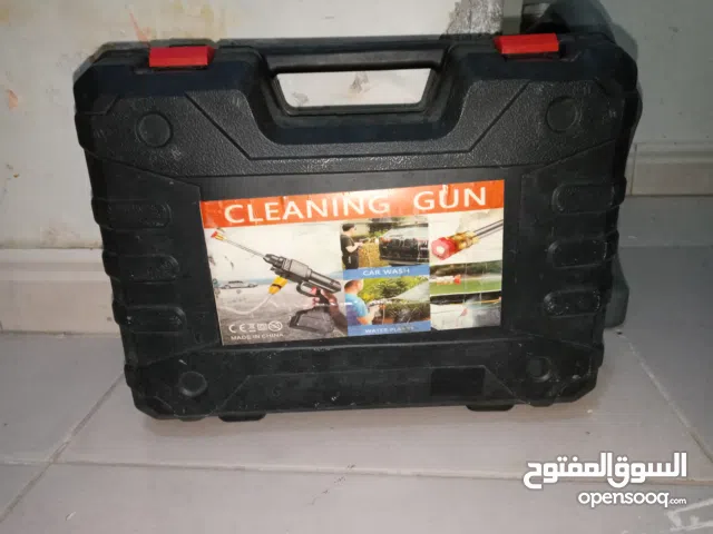 جهاز رش ماء متنقل (Cleaning Gun) للبيع الحالة: جديد / نظيف جداً المحتويات: مسدس رش عالي الضغط لي