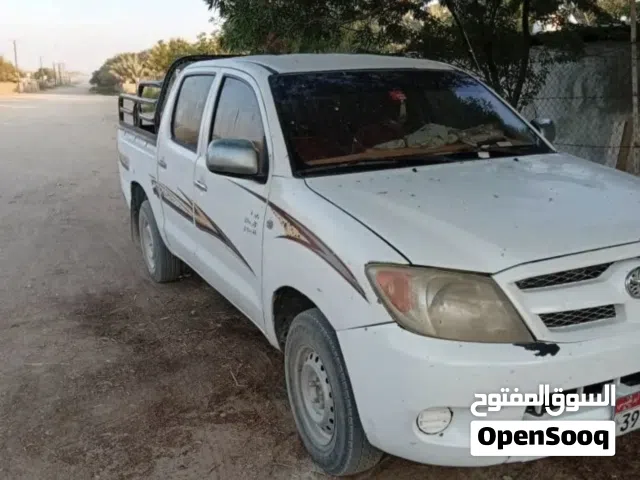 2008 تويوتا هيلوكس Standard