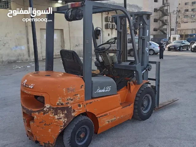 رافعات شوكية ديزل حمولت 2طن ونص قير اتومتك بحاله الوكاله موديل 2015