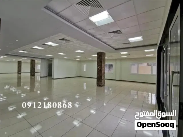 صالة ارضية تجارية للايجار في الحشان قرب سيمافر اولاد الحاج بمساحة 380 متر واجهتين