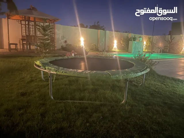 استراحةً الايجار الشهري مجهزة بكل شي نظيفة جداً تبارك الرحمن يوجد بيها غرفه وصالة كبيرة ومطبخ مجهز