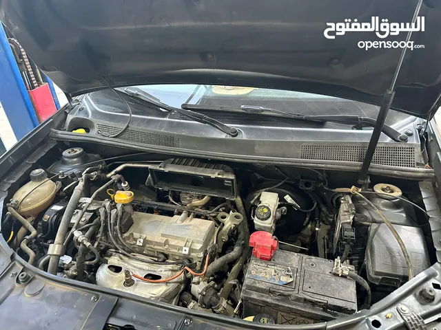 رينو لوجان 2022 مانيوال فبريكه بالكامل بدون اي دهانات او معجون عداد 52 الف كيلو