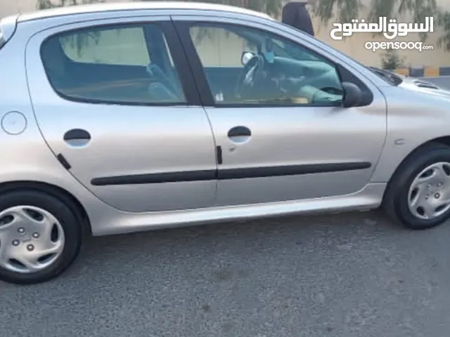 بيجو 206 موديل 2002 للبيع بسعر مغري من المالك مباشرة