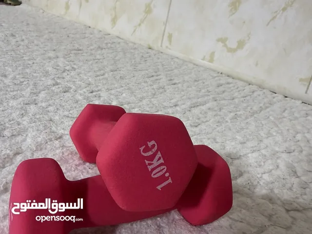 Dumbbellsوكاله بحالة جيدة جداً بأفضل سعر وزنها كيلو بالون الزهري الجميل