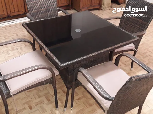 طاولة رتان مربعة خارجيه لون بني