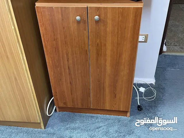 خزانة صغيرة للبيع مستعمل للبيع بحالة جديد ممتازة لتخزين والستعمال اليومي ملابس او أحذية او كتب السعر