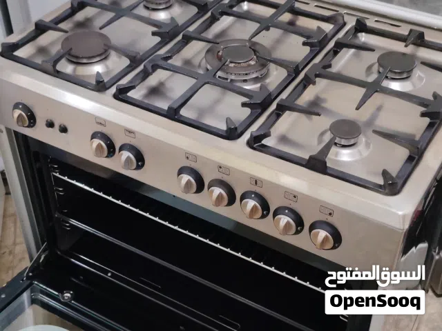 نبيع طباخ ايطالي 5 شعله بحاله ممتازه اشعال ذاتي كامل ليت اضاءه في الفرن حملات ثقيله