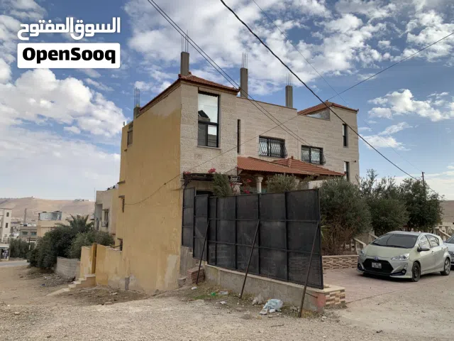400 m2 More than 6 bedrooms Townhouse for Sale in Zarqa Abu Al-Zighan