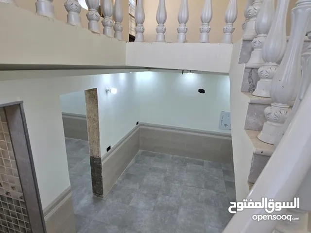 بيت للبيع بسعر 200 مليون وبي مجال بطويريج شارع اربعين ما مسكون بناء جديد