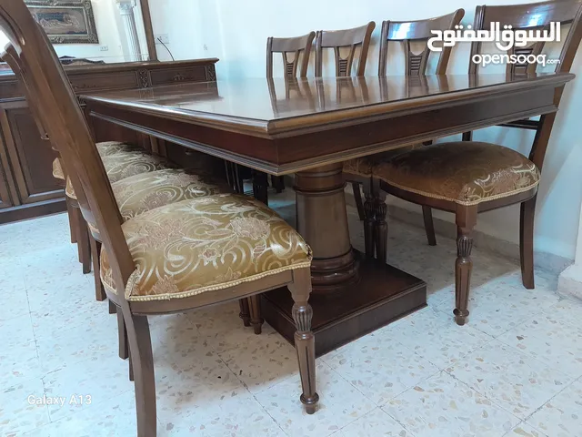 طقم سفرة كامل فخم وخشب تقيل استعمال خفيف شبه الجديد 8 كراسي