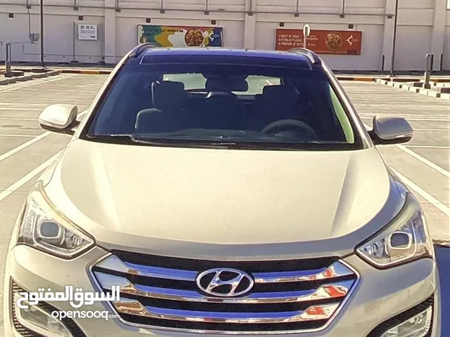 Santa Fe 2015 in perfect condition ready to use سنتافي خليجي 2015 في حالة ممتازه و جاهز للإستخدام