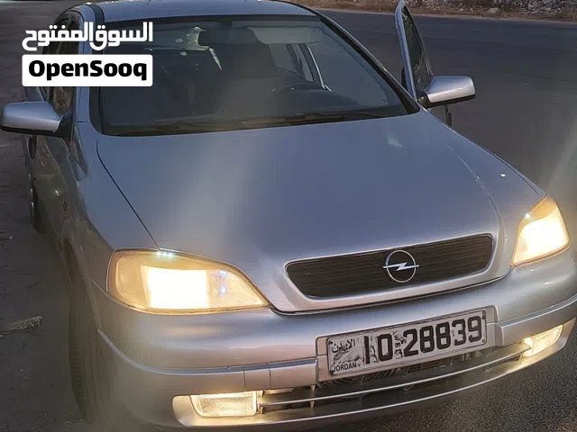2001, أوبل, استرا, Standard