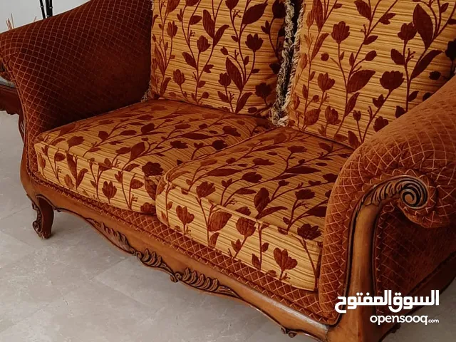 طقم جلوس بحالة ممتازة للبيع