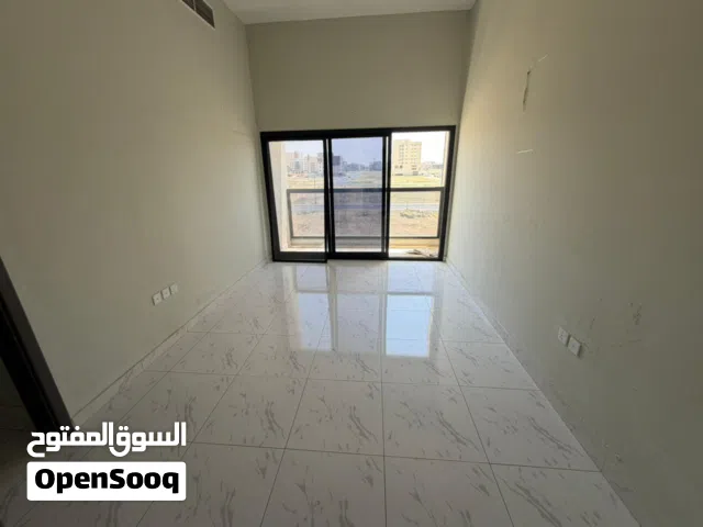 غرفه وصالة 2 حمام مع بلكونه  تكييف مركزي  صيانه فري  الجرف 3 عجمان
