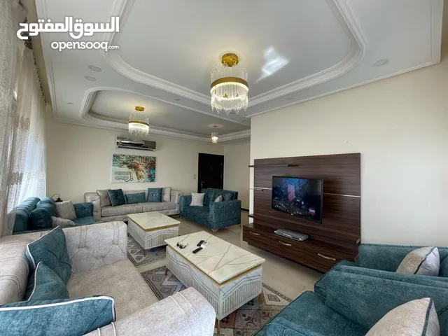شقة مفروشة سوبر ديلوكس للإيجار في موقع مميز بالشميساني