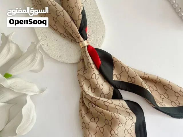 سكارف مميز لطيف وبلون ملفت