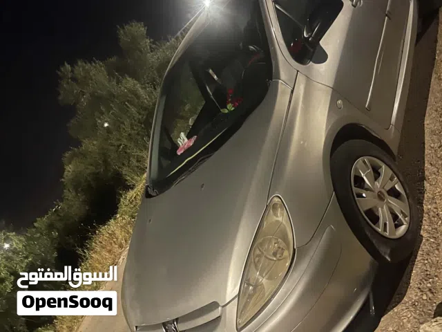 2004 بيجو 307 CC