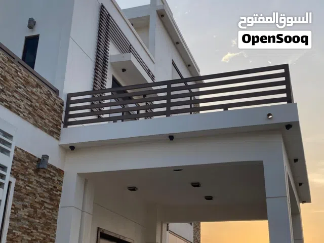 فيلا راقيية للبيع في السيح الاحمر