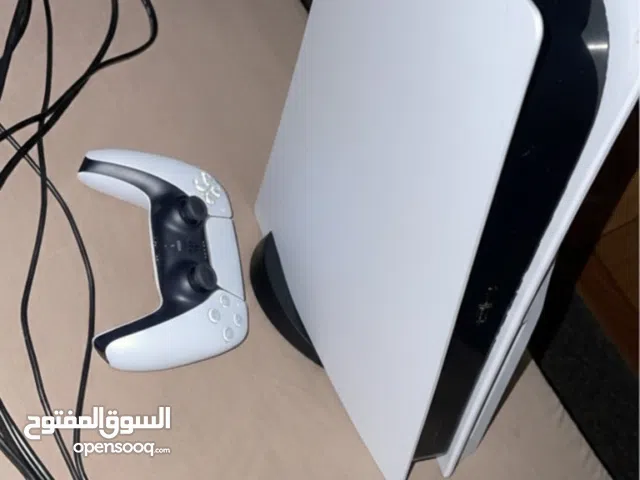 لون ابيض و سعه تخزين 825 جيجابايت PlayStation 5 digital