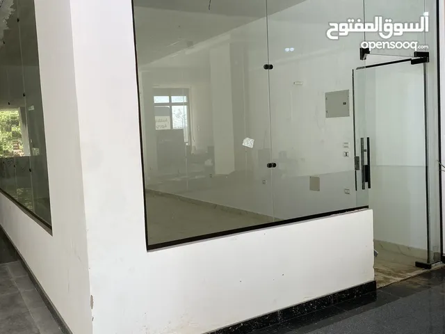 محل تجاري لإيجار من المالك مباشره يصلح كافه النشاطات في مول تجاري المعراج السفلي زهراء المعادي