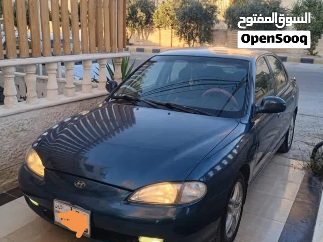 1995 هيونداي افانتي Standard