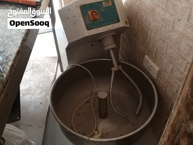 عجانه 25 كيلو + استاند شاورما + مكينة شاورمه عفى الفحم