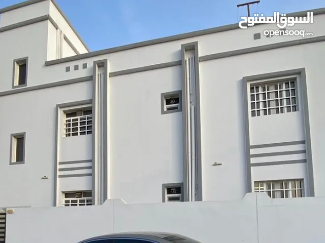 شقه نظيفه مكونه من غرفتين وصاله ومطبخ وحمامين في بركاء قرحه البلوش للايجار تصلح للمعاريس