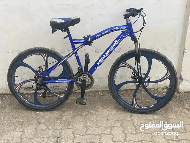 دراجة هوائية زرقاء