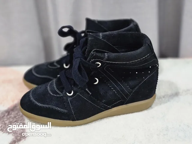 ISABEL MARANT, SALVATORE FERRAGAMO, MARC JACOBS, AMIRI SNEAKERS