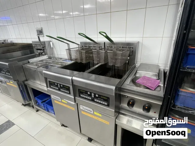 معدات مطعم مستعملة بحاله ممتازه