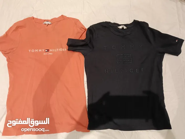 2 t shirt for girls Tommy Hilfiger 4bd only size xs can wear small