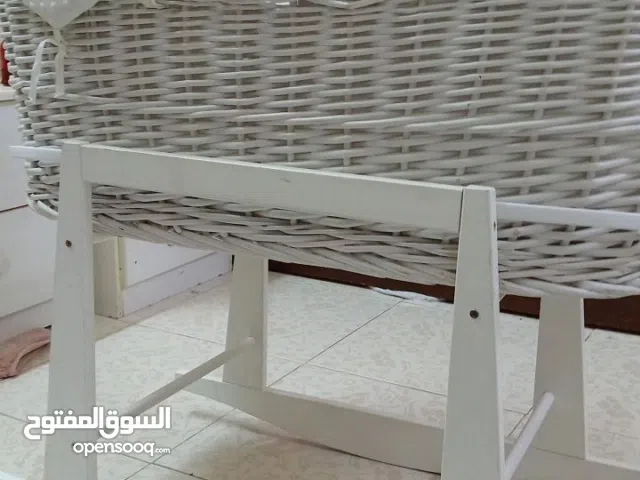 سرير هزاز للرضع