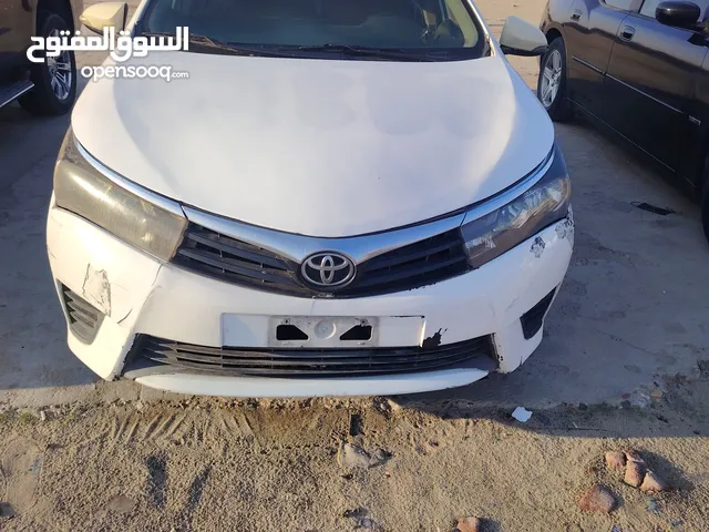 للبيع تويوتا كورولا موديل 2015