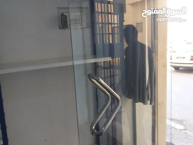 باب سكيورتي جديد راكب له سنتين ظرفه وباب وواجها عرظ 244ارتفاع 212 موجود في طرابلس